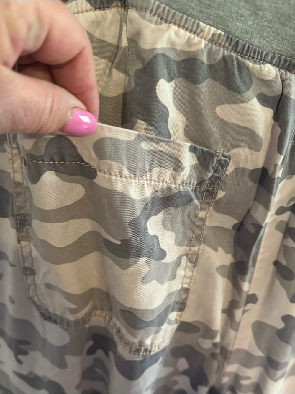 American Eagle Outfitters Women's Camo Jogger Pants - Beige & Gray - Picture 5 of 8